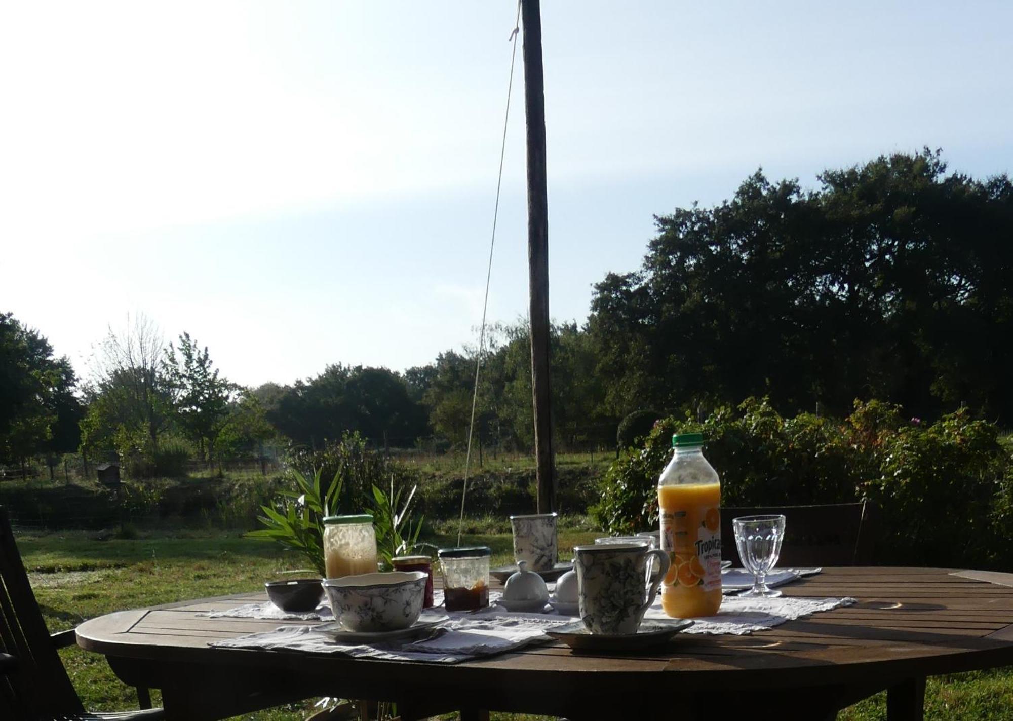 Bed and Breakfast La Petite Lande Menil Екстер'єр фото